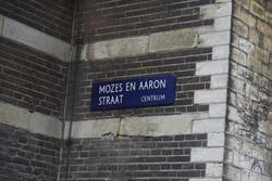 Улица Моисея и Аарона. Эх, надо было предложить во время переименования улицы Ленина в Жмеринке!
