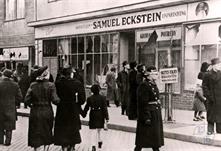 Тот же магазин, разгромленный местными жителями в марте 1939 года