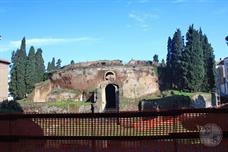 Мавзолей Августа, 28 г. до н. э. Здесь похоронены императоры Октавиан Август, Тиберий, Клавдий и Нерва