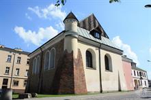 Во время Второй мировой нацисты разрушили синагогу, реконструирована она в 1963 г.