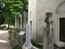 Ханское кладбище, работает с XVI в., временно закрыто по причине вымирания ханов