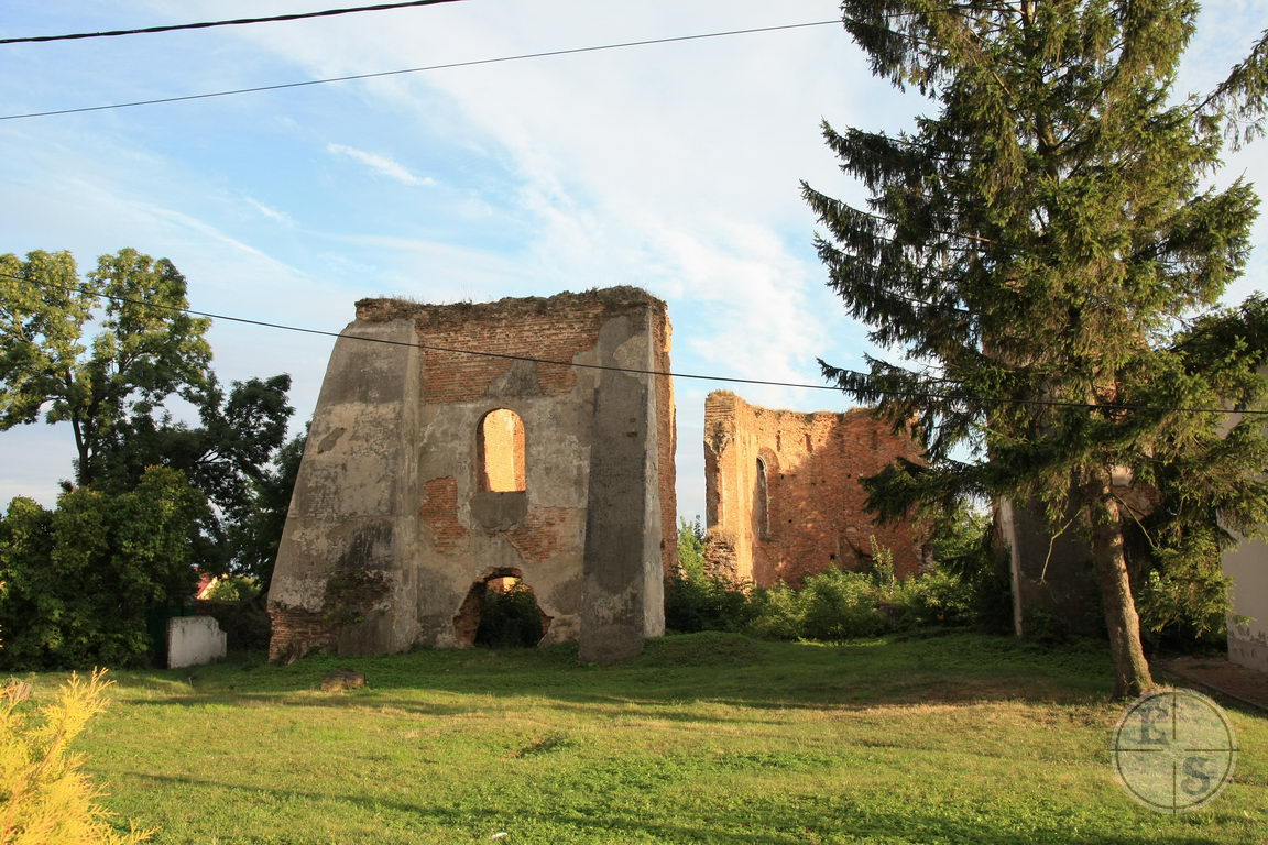 Костел мужского монастыря в 1944 г. был разрушен попаданием авиабомбы