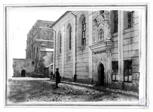 In the foreground is a New Synagogue, behind it is visible an Old Synagogue. Beginning of the 20th century