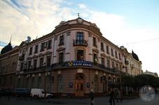 Некоторое время в здании размещался книжный магазин польского еврея М. Гасклера - один из старейших книжных магазинов города