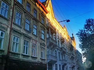 Дома по Огиенко 20 и 18, вид со стороны ул. Городоцкой