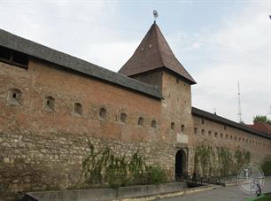 Оборонные стены монастыря