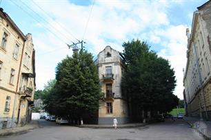 Лемковская, 5. Слева - комплекс зданий еврейской гимназии