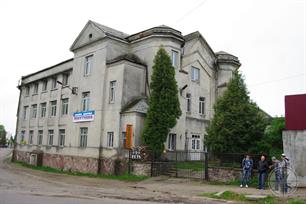 Здание бывшей синагоги в Снятине