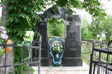 Памятник на кладбище