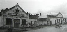 Тот же дом (слева), 1997 год. Из книги "100 еврейских местечек Украины"