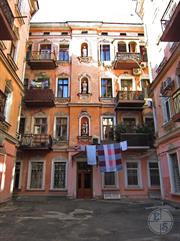Двор. Фото Дмитрия Жданова, Википедия