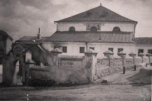 Вишневецкая синагога, нач. ХХ века. Видны львы над центральным окном