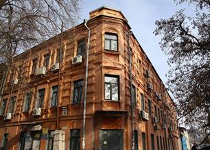 Бывшая 2 школа Центрального общества на Грушевского, 49