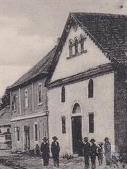 Долгое, фрагмент открытки с изображением синагоги