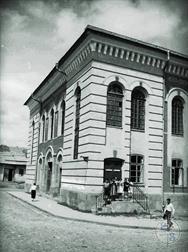 Западный фасад синагоги в Кутах