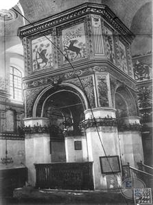 Бима луцкой синагоги, 1916. Обратите внимание на декор
