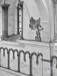 Грифон на стене синагоги, 1939