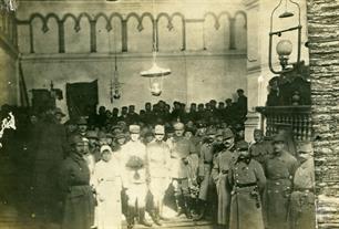 Еврейские солдаты австрийской армии в ровенской синагоге, сентябрь 1916 г.