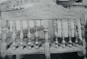 Скамейка в синагоге