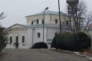 Бывшая синагога на территории завода