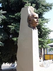 Monument to Franzoz. Photo of Pedagog Svitlana, Wikipedia