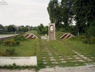 Memorial to the victims of the Holocaust on the cemetery, 1999