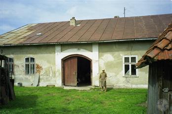 Former Jewish Inn in Ustya-Zelene, 1998