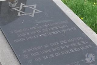 Здесь было еврейское кладбище, на его месте построили стадион