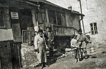 Shochet (ritual cutter) Kiva Vilner and his beef store, 1916. Photos were taken by Belgian soldiers who belonged to the Belgian armored car division