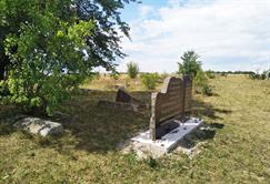 Памятник жертвам нацистов на кладбище