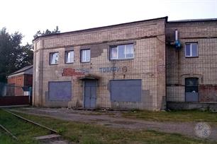 Магазин, обложенный советской плиткой "кабанчик" (ей пол-Жмеринки было обложено) давно уже не работает