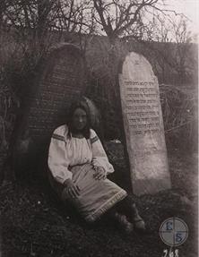 Ukrainian woman at the Jewish cemetery in Kamin-Kashyrskyy, 1918. On the right - the tombstone of Yehuda Levi Hacohen, 1891