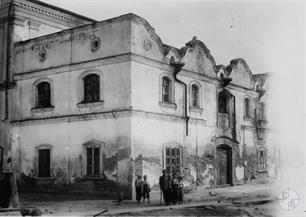 Polish (narthex) of the synagogue in Klevan, 1920s