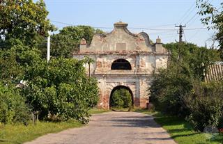 The gates of the Charnetsky estate, 2017