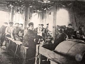 Jewish workers int the factory of pearl buttons