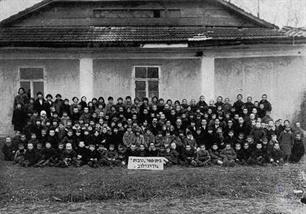 Tarbut School Students and School Board, 1935