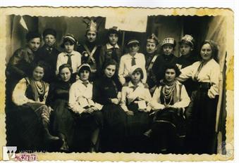 Turiisk. Ha-Shomer Ha-Tsair members in costumes on Purim, 1930