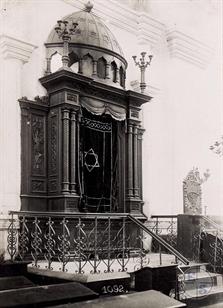 Aron Kodesh in the synagogue, 1917