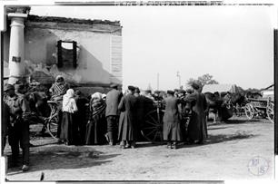 Jews on the market square in Volodymyr, 1917