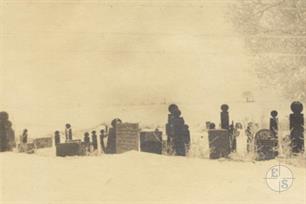 Jewish cemetery with wooden tombstones in Druzhkopol, 1916