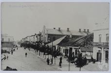 Центральная улица Дубно в начале 20 века. Здесь же устраивался базар. Сейчас - ул. Свободы