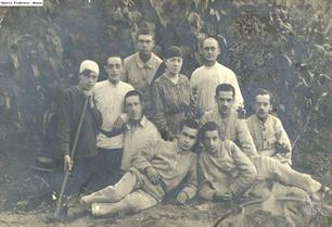 Members of the HeHalutz from the pioneering training program in Dubrovytsya, 1919