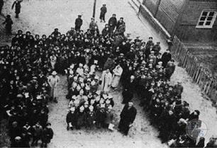 Teachers and students of the Tarbut school during the holiday, 1930