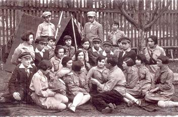 Members of Ha-Shomer Ha-Tzair youth movement