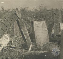 Jewish cemetery with wooden tombstones in Kysylyn, 1917