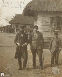 Jews in Liutynsk. Photo by Jozef Gorowicz, 1933