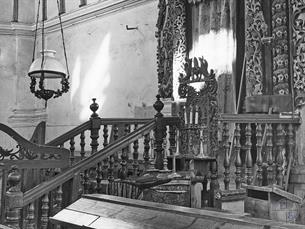 Lifting to Aron Kodesh and a candle stand, 1939