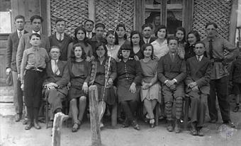 Jewish young people from Melnytsia, 1930. Photo  by USC Shoah Foundation, Leia Rog