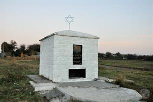 Memorial to Shoah victims in the cemetery, 2014