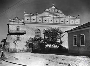 Synagogue in 1930s. Photo by Shimon Zaychik